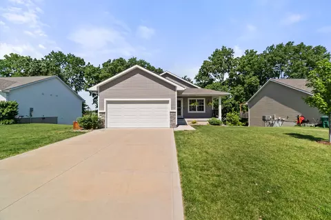 186 NE 56th St, Pleasant Hill, IA 50327