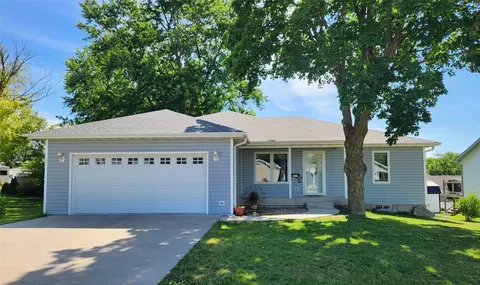 1009 N Harlan St, Knoxville, IA 50138