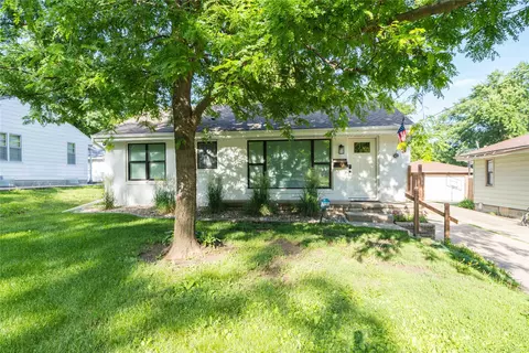 2609 30th St, Des Moines, IA 50310