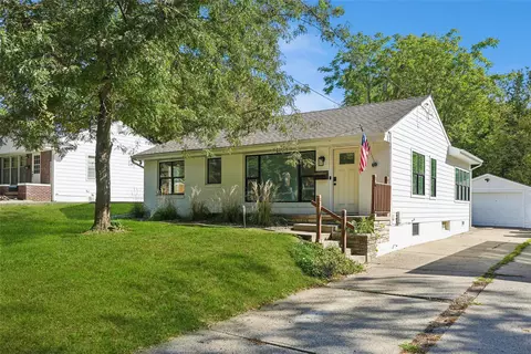 2609 30th St, Des Moines, IA 50310