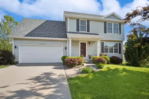 10313 Stonecrest Dr, Johnston, IA 50131