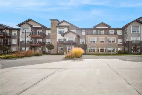 9065 Bishop Dr #117, West Des Moines, IA 50266