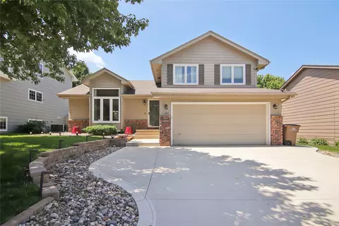344 58th Ct, West Des Moines, IA 50266