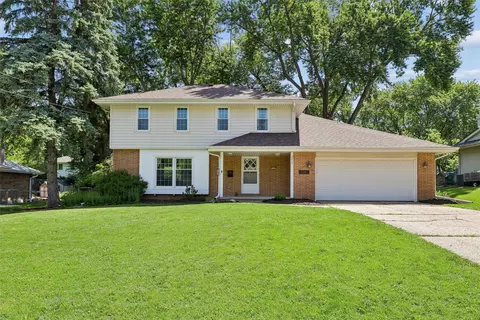 1041 22nd St, West Des Moines, IA 50265