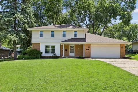 1041 22nd St, West Des Moines, IA 50265
