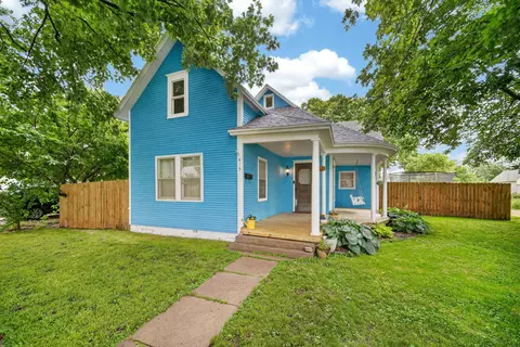 415 N 1st Ave, Winterset, IA 50273