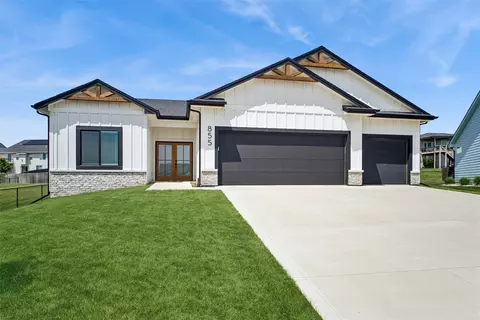 855 Augusta Ct, Waukee, IA 50263