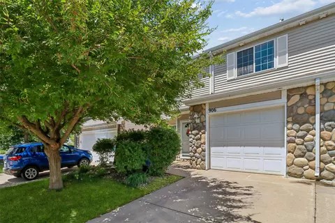 3799 Village Run Dr #906, Des Moines, IA 50317