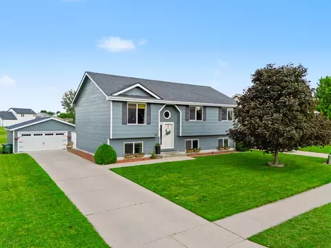 701 Lincoln St SE, Bondurant, IA 50035