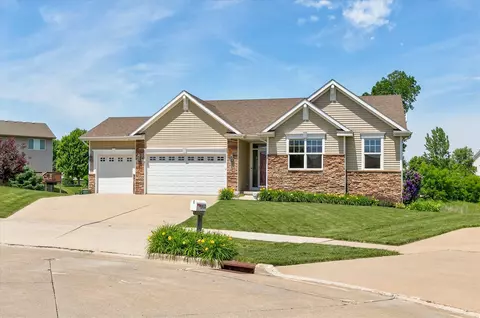 5912 NW 92nd Ct, Johnston, IA 50131