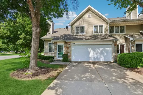 811 Burr Oaks Dr #208, West Des Moines, IA 50266