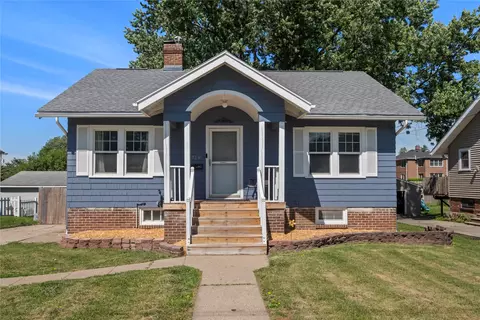 719 W 7th St S, Newton, IA 50208