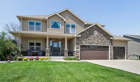 4512 NW 167th St, Clive, IA 50325