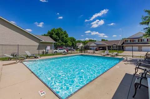 10029 Bayern Ln, Johnston, IA 50131