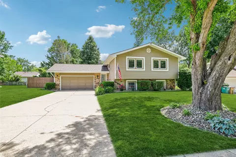 4206 Boulder Dr, West Des Moines, IA 50265
