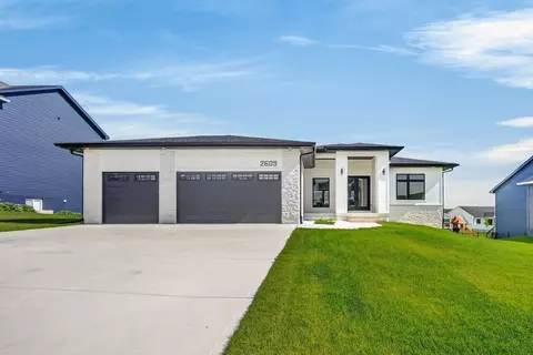 2605 Blooming Heights Dr, Norwalk, IA 50211