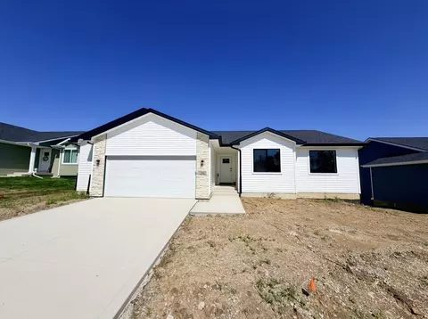 206 S Walnut Dr, Norwalk, IA 50211