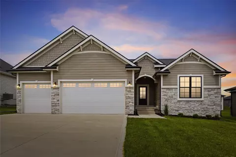 17829 Valley View Dr, Clive, IA 50325