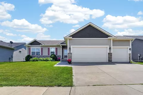 9774 Cedarwood Dr, West Des Moines, IA 50266