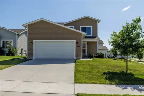 4420 E 44th St, Des Moines, IA 50317