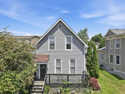 408 12 E Linn St, Marshalltown, IA 50158