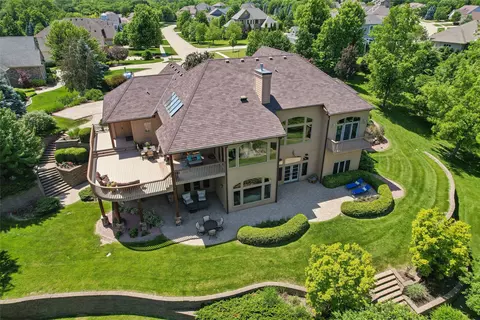 470 Painted Woods Dr, Waukee, IA 50263
