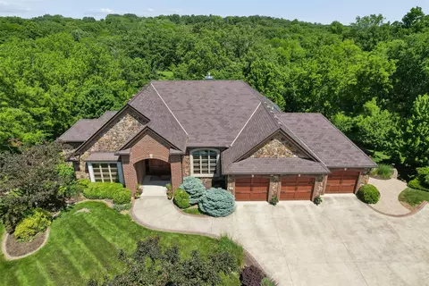 470 Painted Woods Dr, Waukee, IA 50263