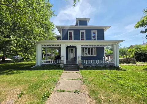 438 N 5th St, Chariton, IA 50049