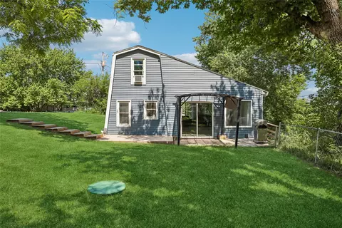 6033 N Lakeshore Dr, Brooklyn, IA 52211
