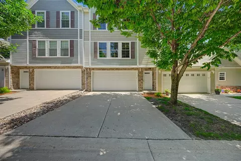 4305 153rd Pl, Urbandale, IA 50323