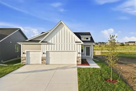 445 NW Independence Cir, Waukee, IA 50263