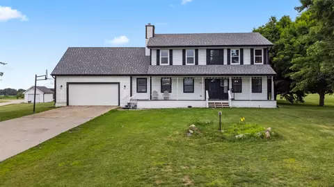 6893 NE Rising Sun Dr, Pleasant Hill, IA 50327