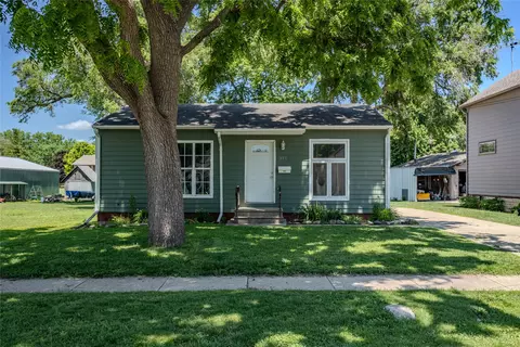 319 W 7th St, Boone, IA 50036