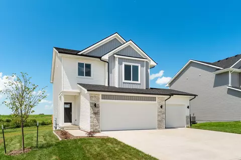 3261 Marigold Cir, Pella, IA 50219