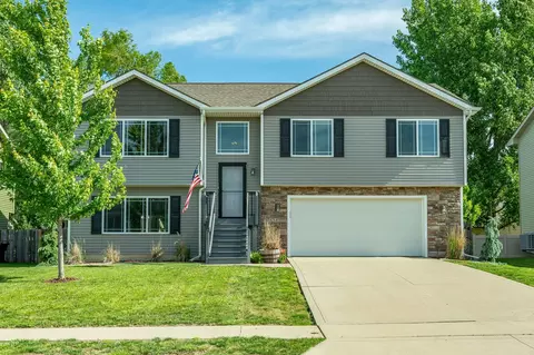434 3rd St SE, Bondurant, IA 50035