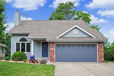 1080 3rd St, Waukee, IA 50263