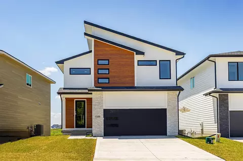 1104 NW Sproul Dr, Waukee, IA 50263