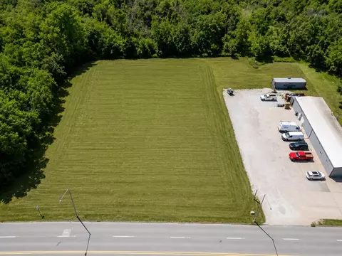 711 E 2nd Ave, Indianola, IA 50125