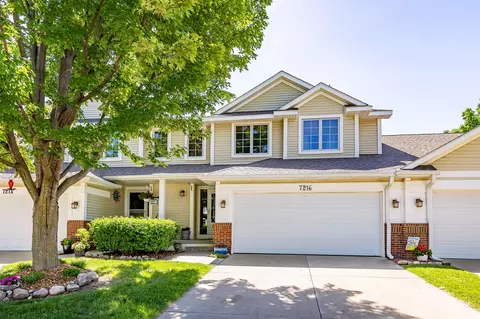 7216 Espanade St, Johnston, IA 50131