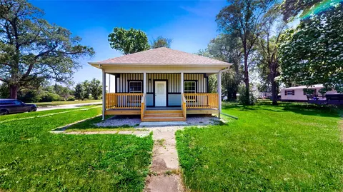 416 E D Main St, Melcher Dallas, IA 50062