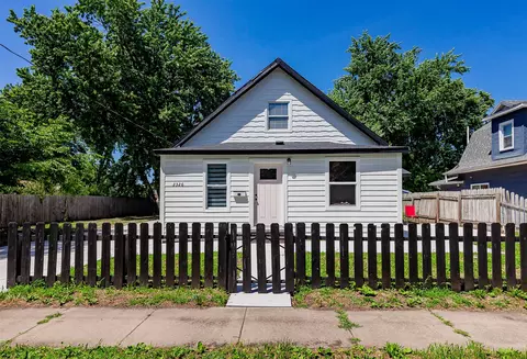 2326 Des Moines St, Des Moines, IA 50317