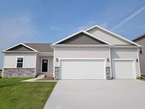 300 Kingfisher Ct SW, Bondurant, IA 50035