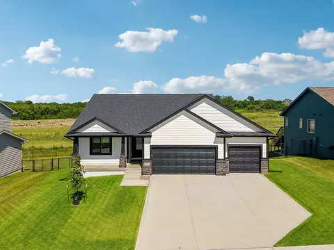 3217 NW Brookside Dr, Grimes, IA 50111