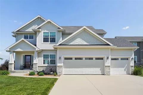 555 NE Bellflower Ct, Waukee, IA 50263