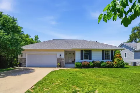 5606 NW 52nd St, Johnston, IA 50131