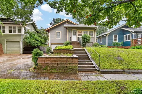 855 41st St, Des Moines, IA 50312