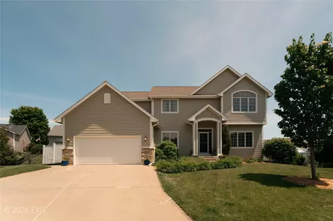 1000 Rolling Hills Ct, Norwalk, IA 50211