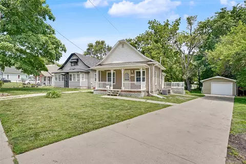 1930 Burson St, Des Moines, IA 50316