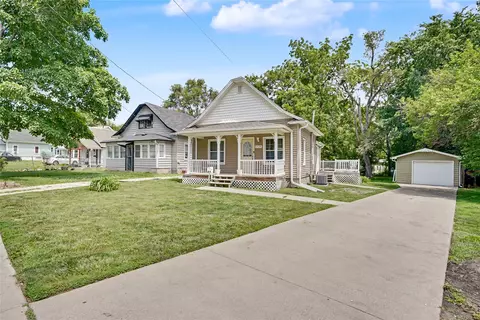 1930 Burson St, Des Moines, IA 50316