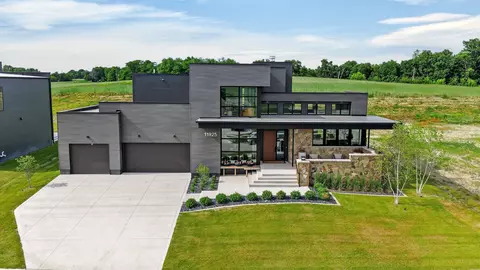 11925 NW Meadow Springs Dr, Johnston, IA 50131
